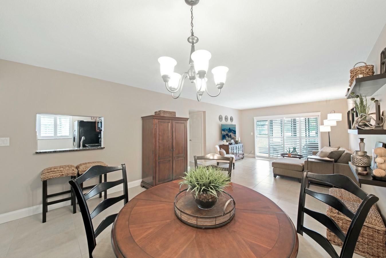 Property Photo: 15450 Pembridge Avenue 175 FL 33484