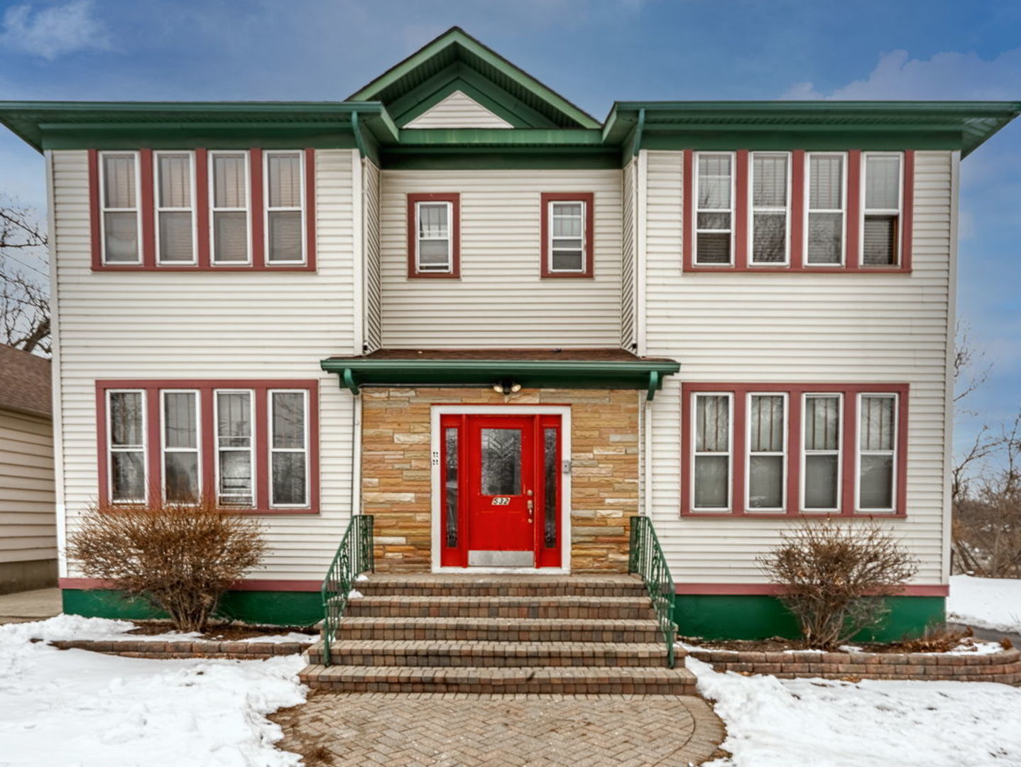 Property Photo: 532 South Street IL 60123