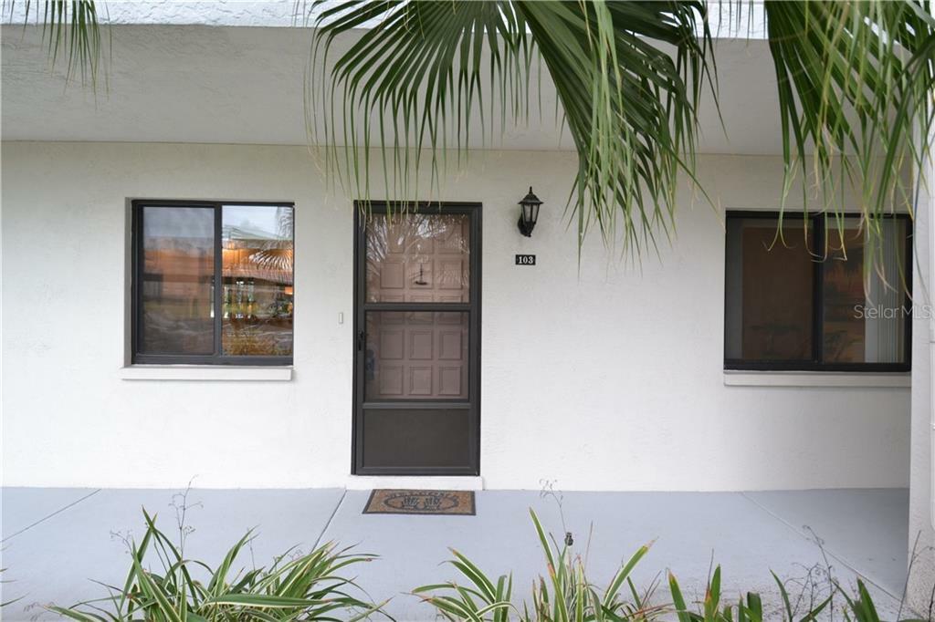 Property Photo:  103 Lakeview Court 5  FL 34677 