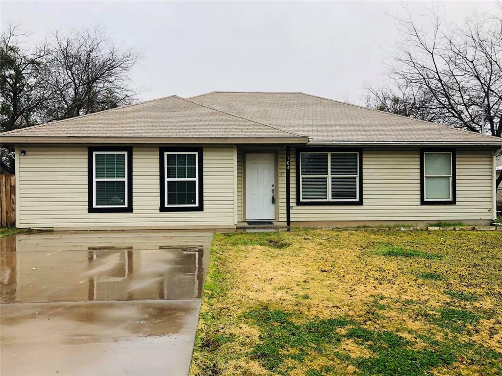 Property Photo:  104 E 7th Street  TX 76476 