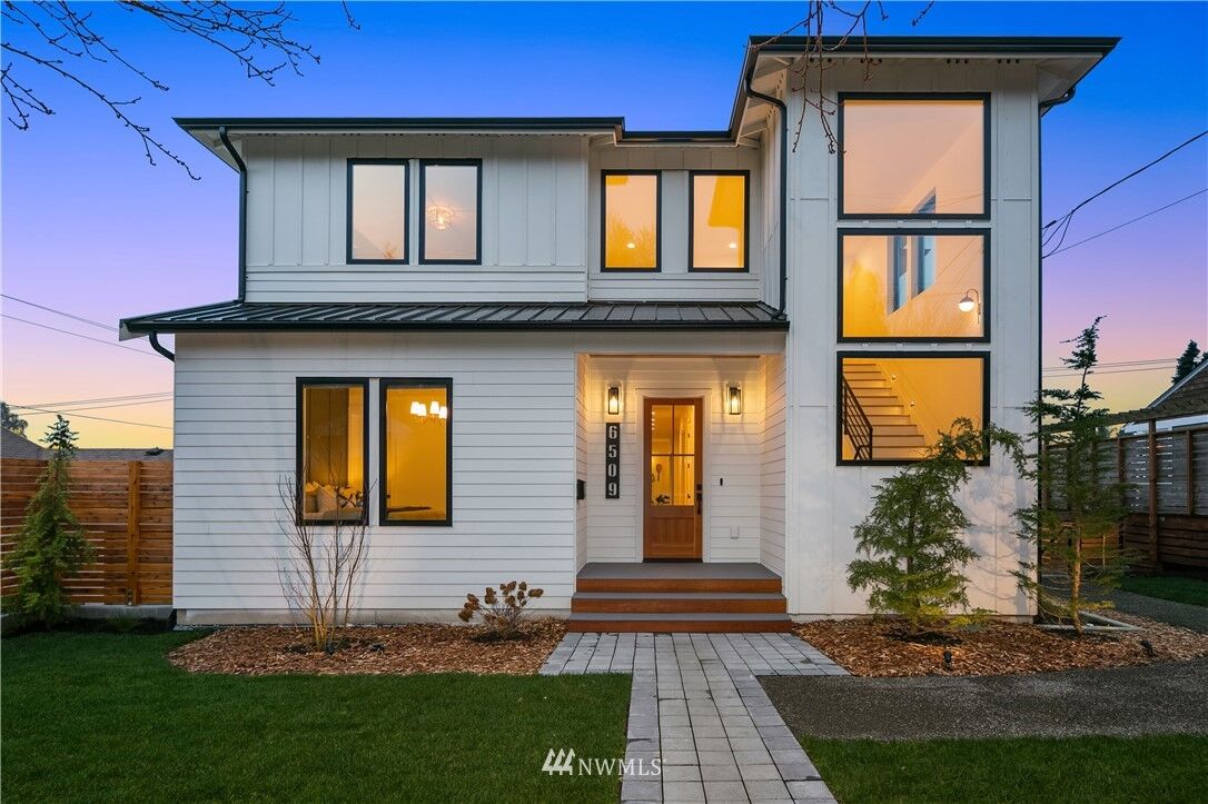 Property Photo:  6509 46th Avenue NE  WA 98115 