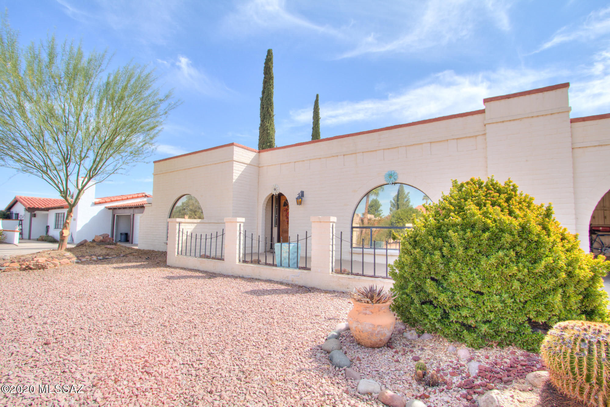Property Photo:  320 E Paseo Chuparosas  AZ 85614 