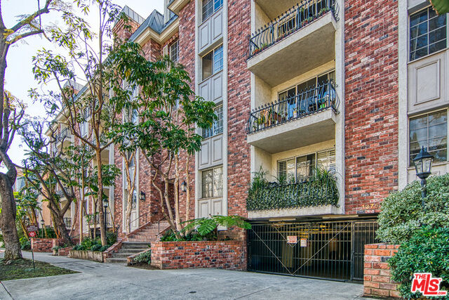 Property Photo: 1375 Kelton Ave 104 CA 90024