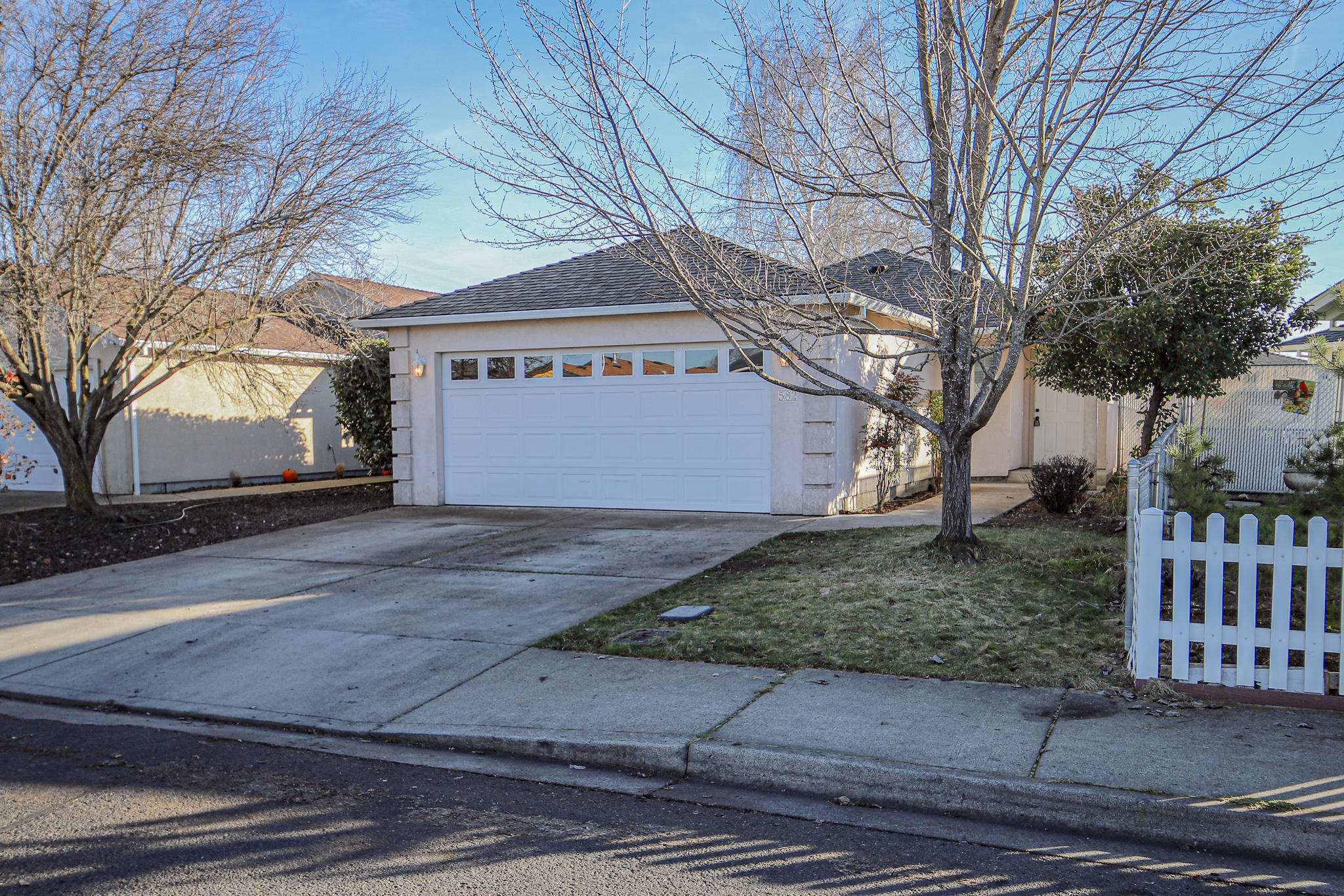Property Photo:  582 Teakwood Drive  OR 97524 