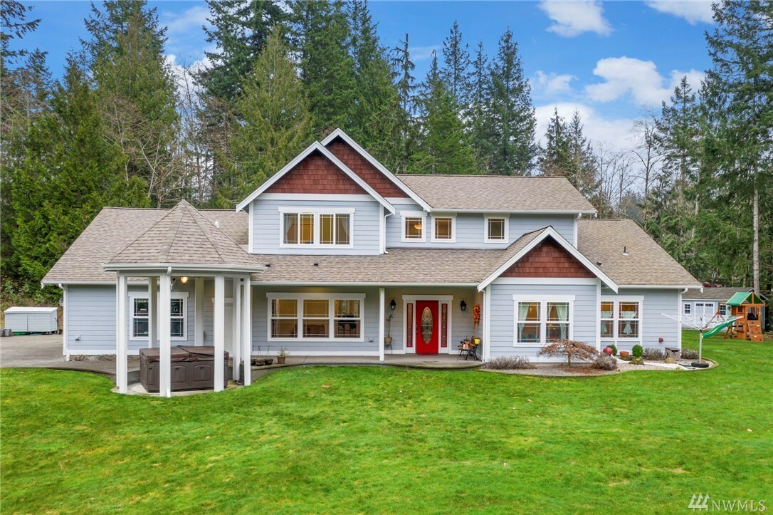 Property Photo:  711 Fern Lane W  WA 98312 