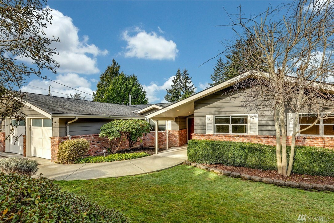 Property Photo:  7020 NE 153rd Place  WA 98028 