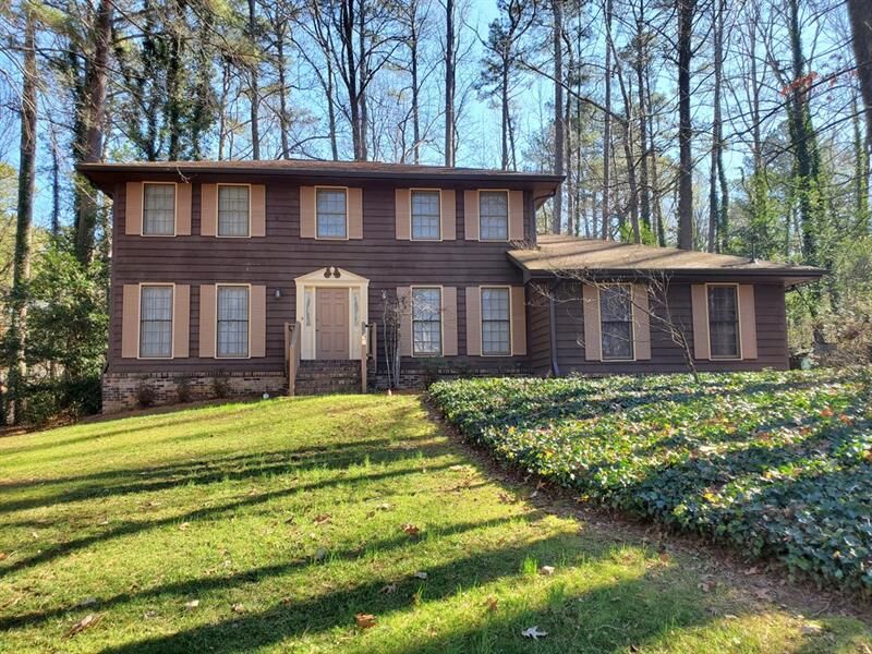 Property Photo: 1003 Willow Run GA 30088