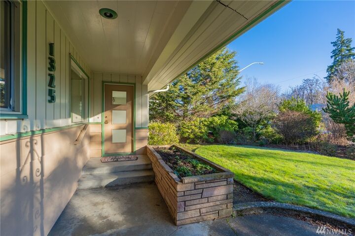 Property Photo: 1325 Puget St WA 98229