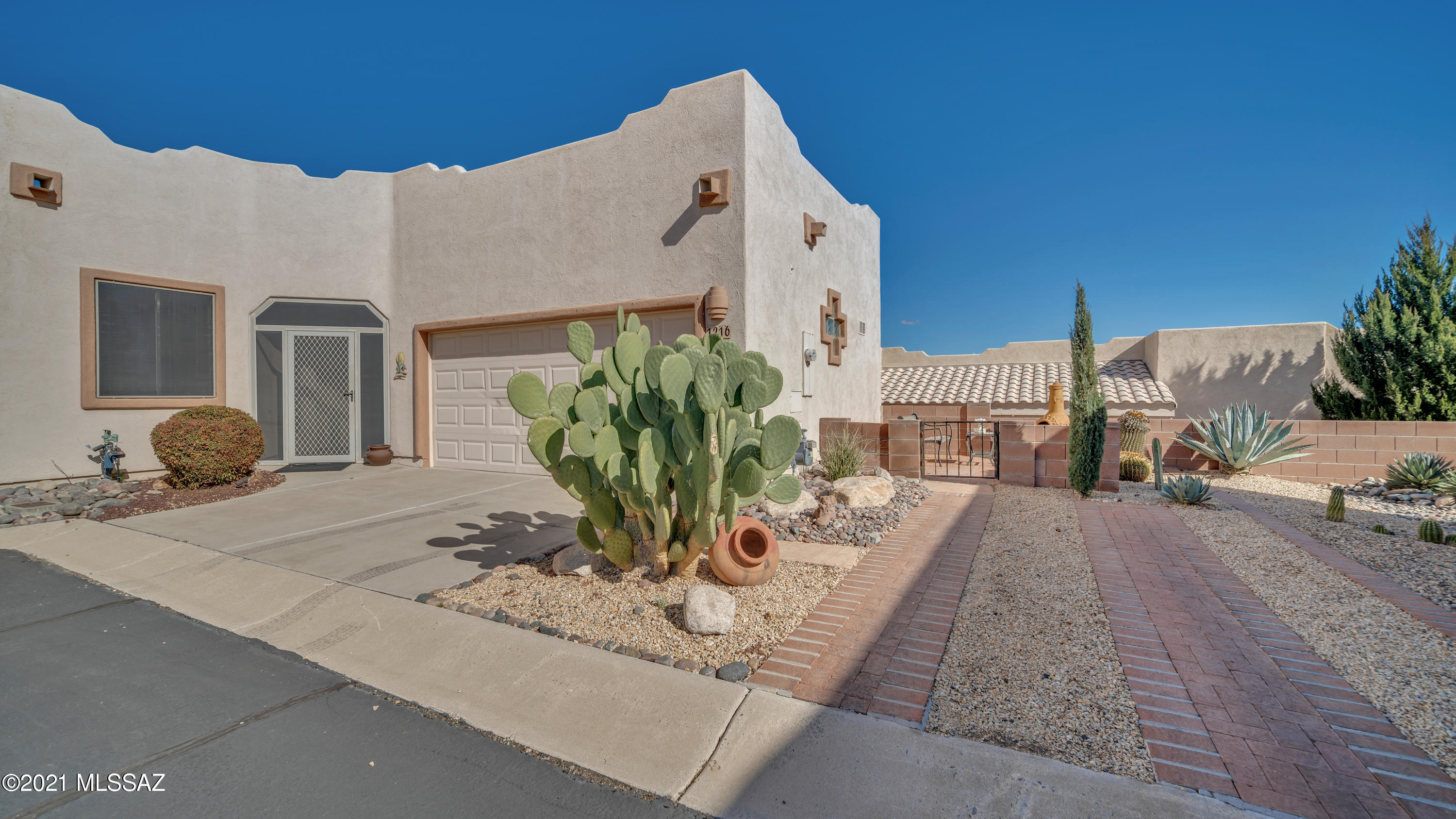 Property Photo:  1216 N Chilson Court  AZ 85614 