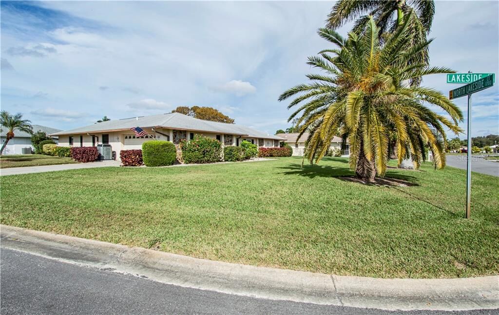 Property Photo:  1754 N Lakeside Court  FL 34293 