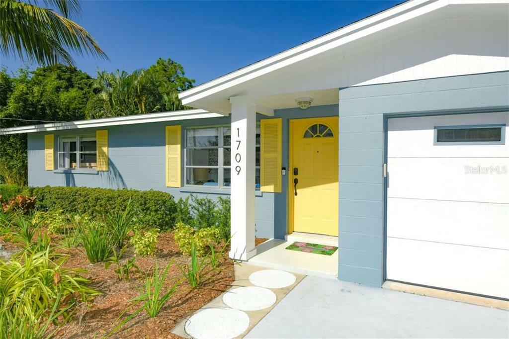 Property Photo:  1709 Cheyenne Street  FL 34231 