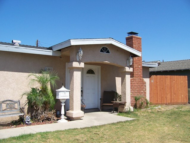 Property Photo:  1001 Berkshire Street  CA 93033 