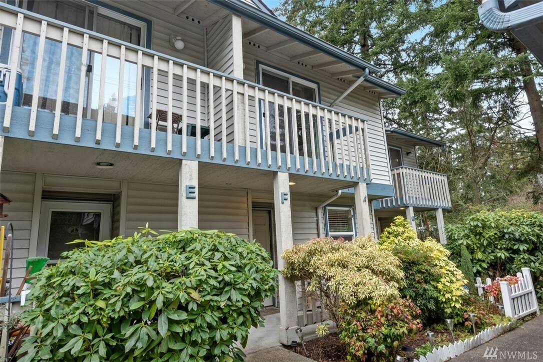 Property Photo:  7606 201st St SW F  WA 98026 