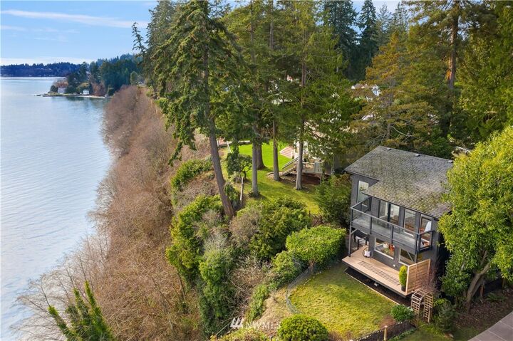Property Photo: 10567 Sunrise Bluff Lane NE WA 98110