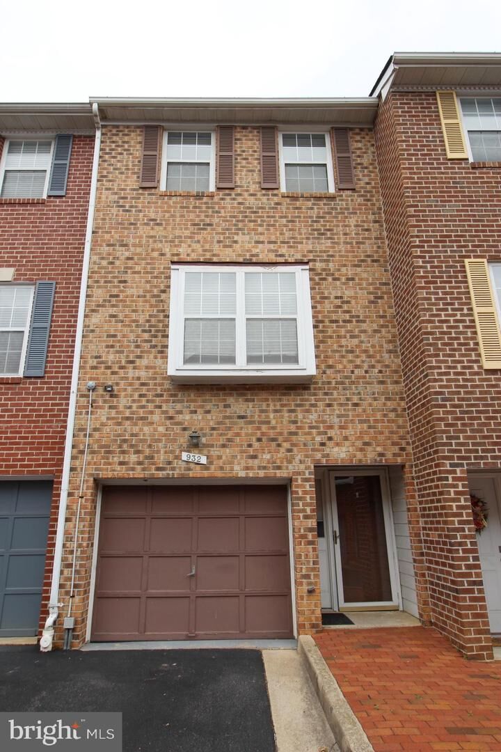 Property Photo:  932 S Rolfe Street  VA 22204 