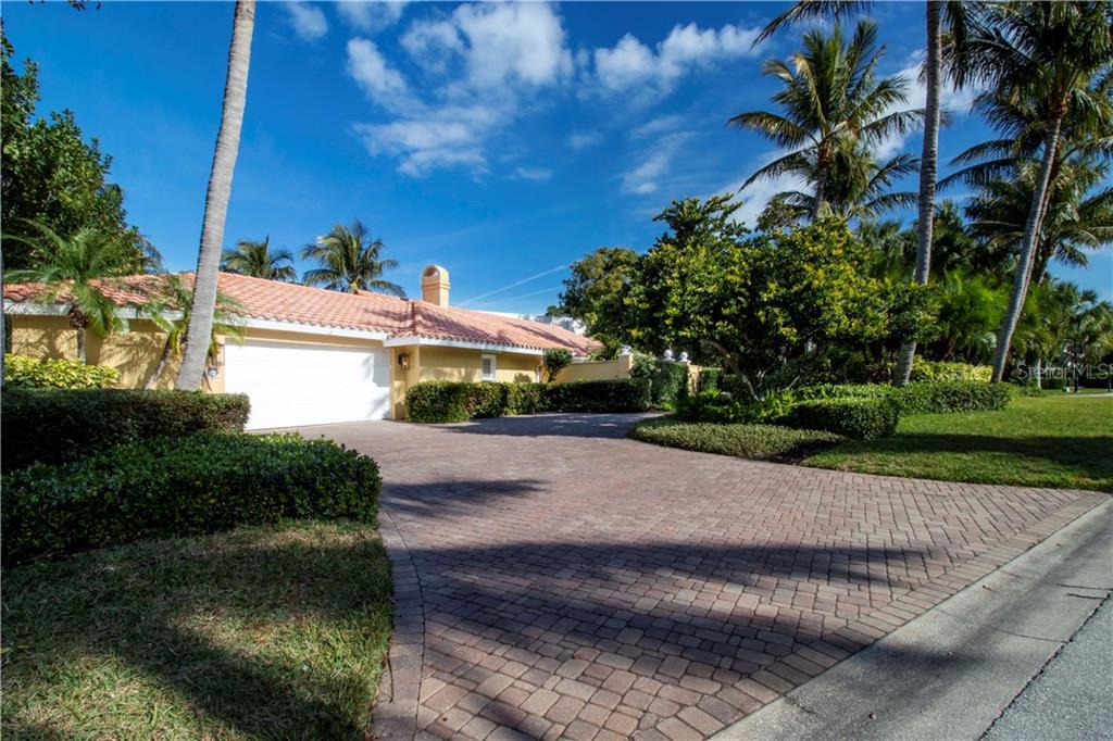 Property Photo: 121 S Warbler Lane FL 34236