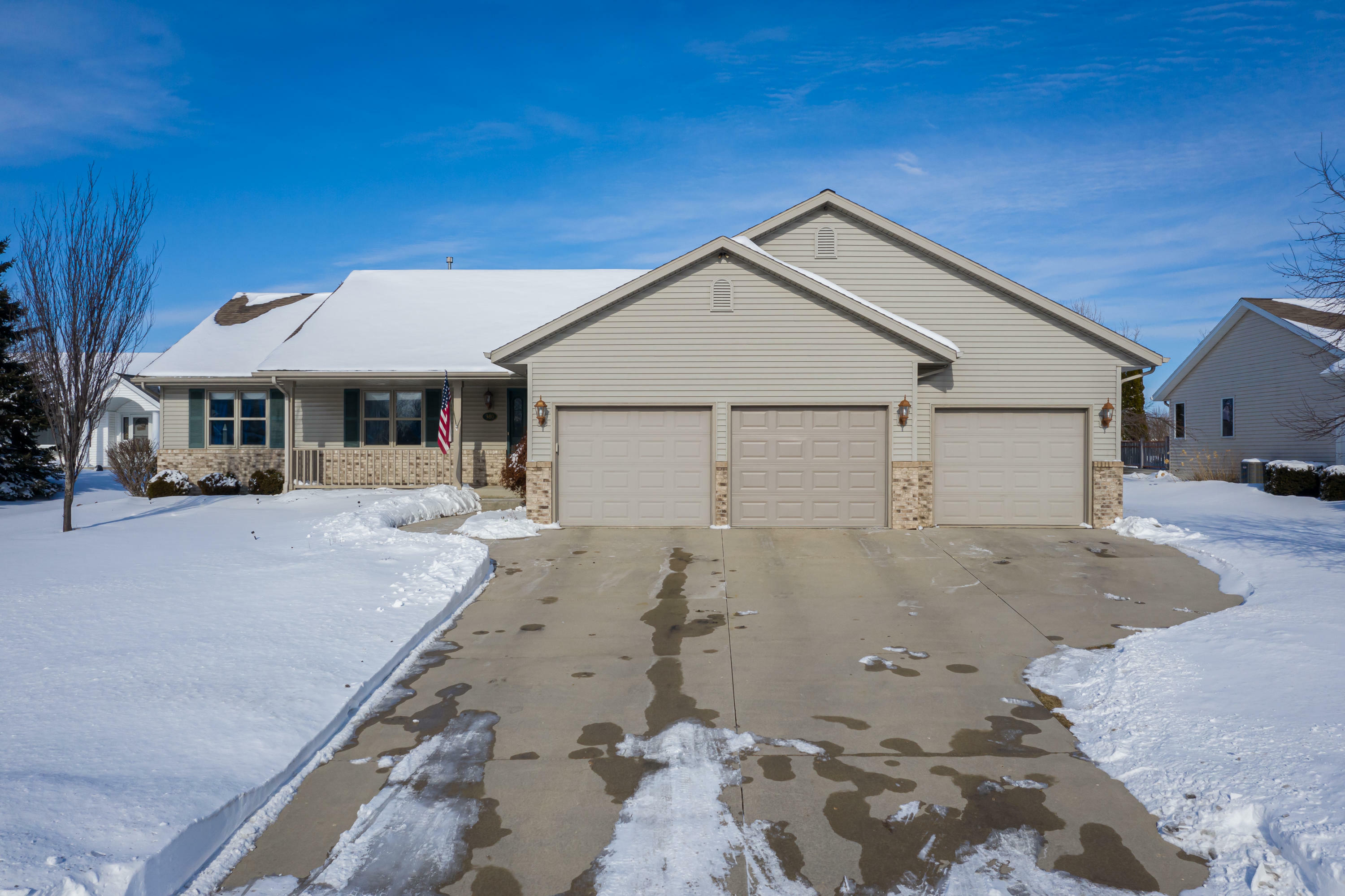 Property Photo: 980 River Meadows Dr WI 53085