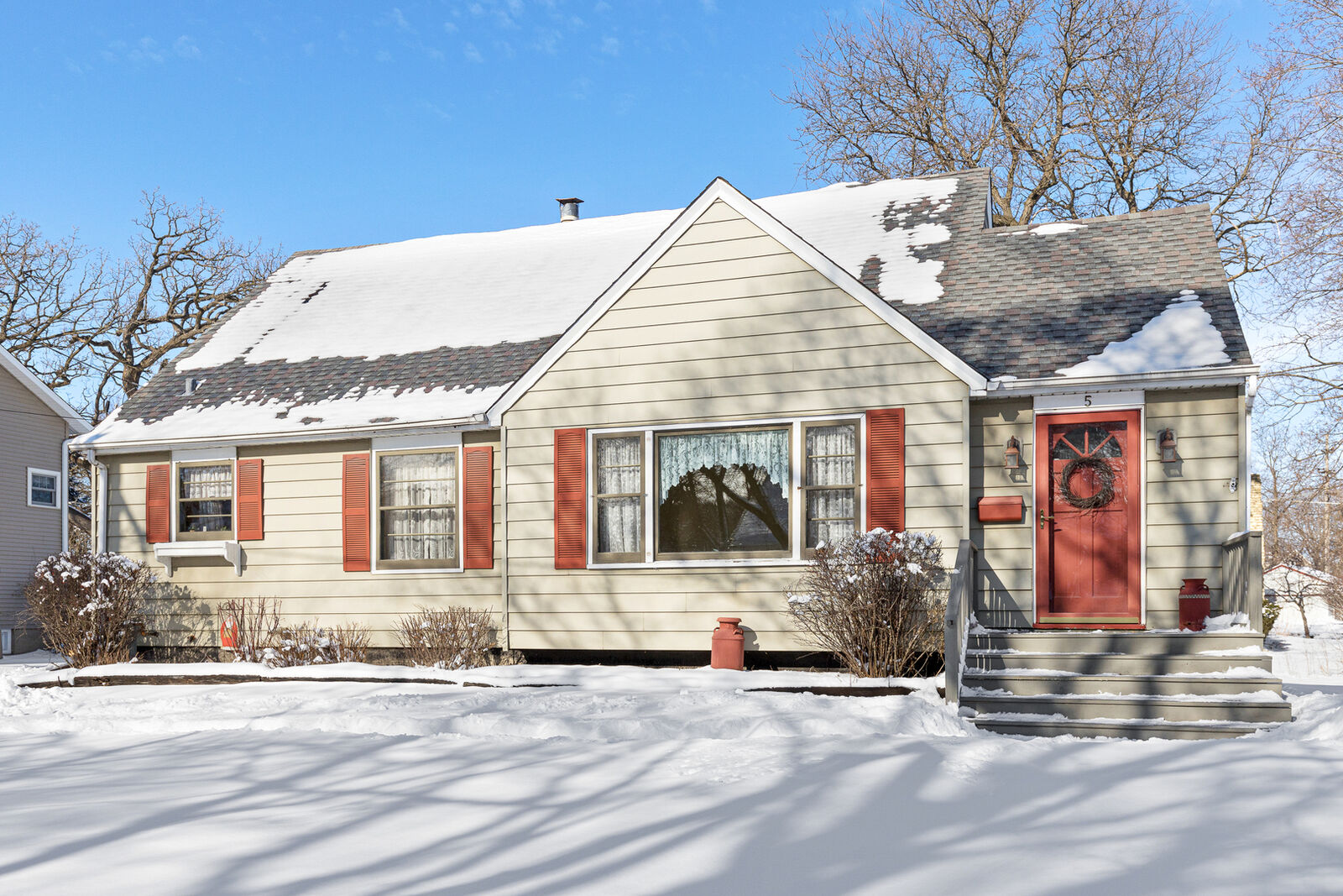 Property Photo: 5 Wenholz Avenue IL 60118