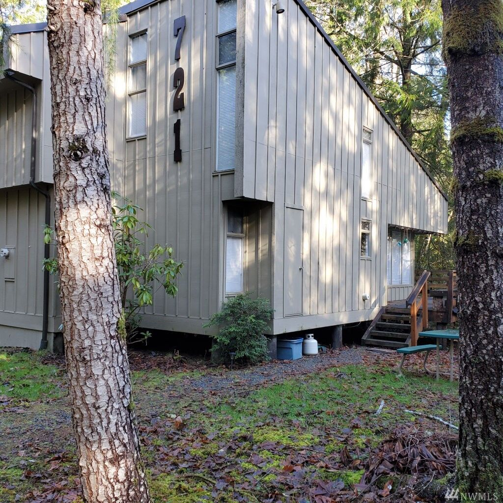 Property Photo:  721 E Promontory Rd  WA 98584 