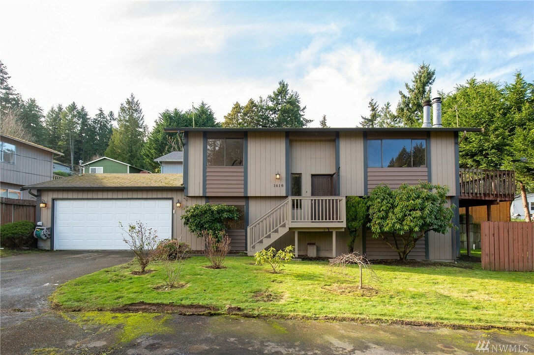 Property Photo:  1618 NE 190th St  WA 98155 