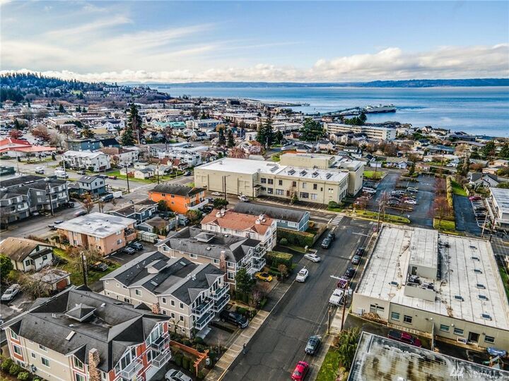 Property Photo:  620 Glen St 202  WA 98020 