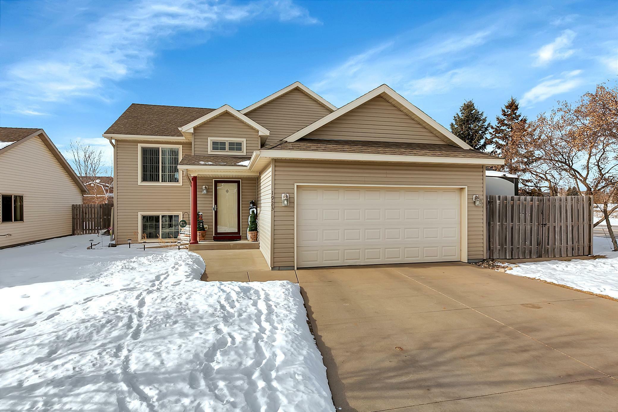 Property Photo:  1923 W Oakes Drive  MN 56303 