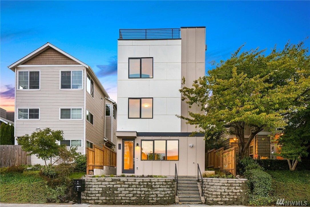 Property Photo: 1215 A 6th Ave N WA 98109
