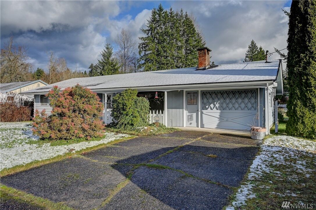 Property Photo: 3811 Sinclair Ave WA 98290