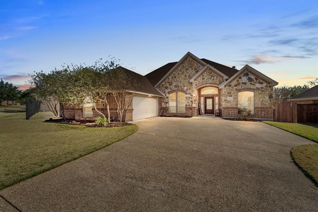 Property Photo:  102 Daisey Lane  TX 76247 