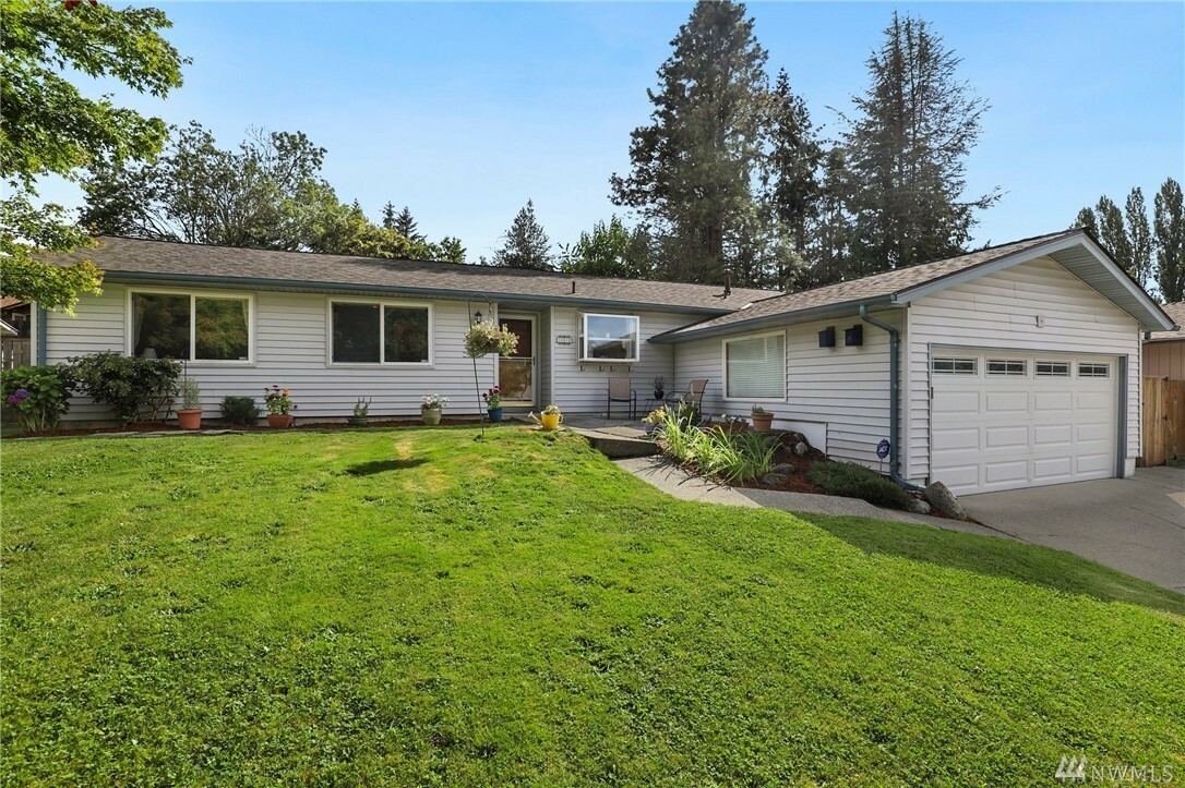 Property Photo:  12615 SE 165th St  WA 98058 