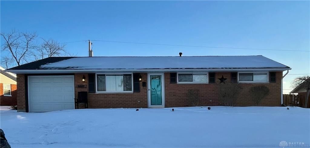 Property Photo: 6657 Helwig Drive OH 45424