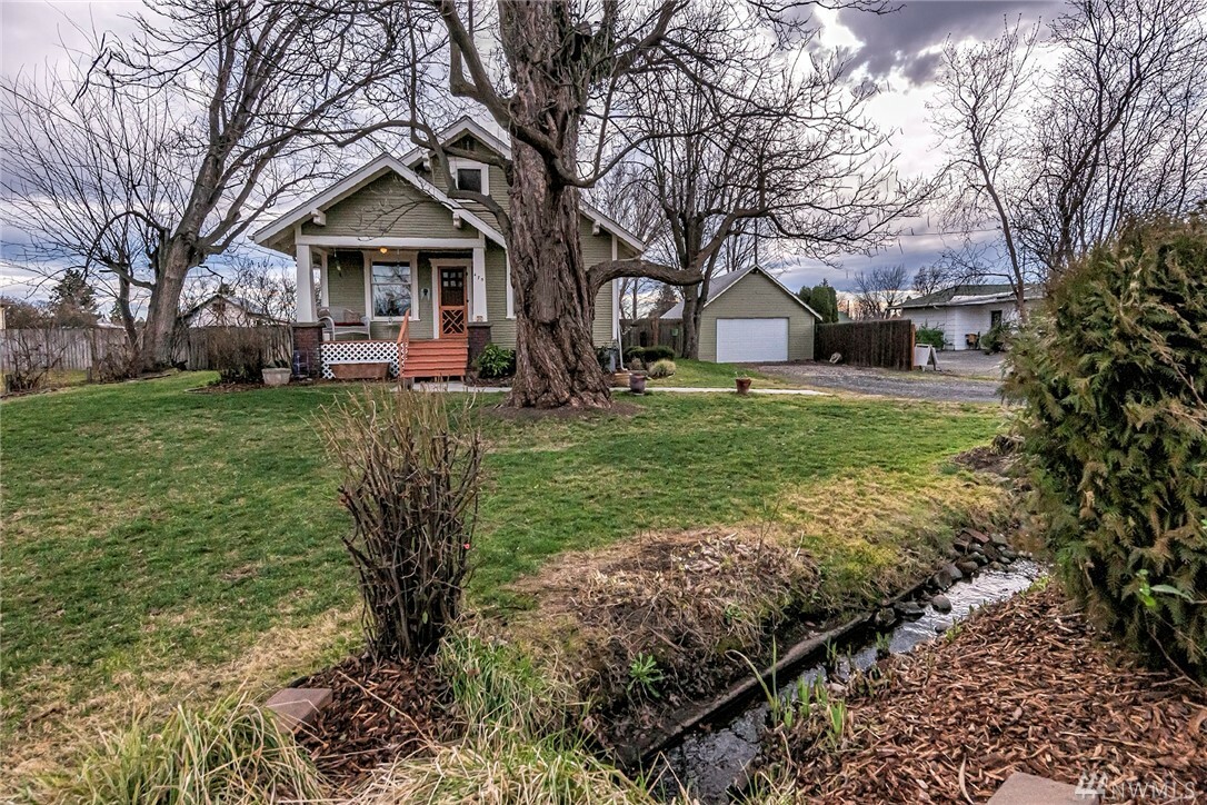 Property Photo:  475 Wallula Ave  WA 99362 