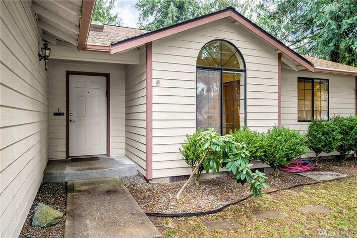 Property Photo: 3201 Duke Ct SE WA 98503