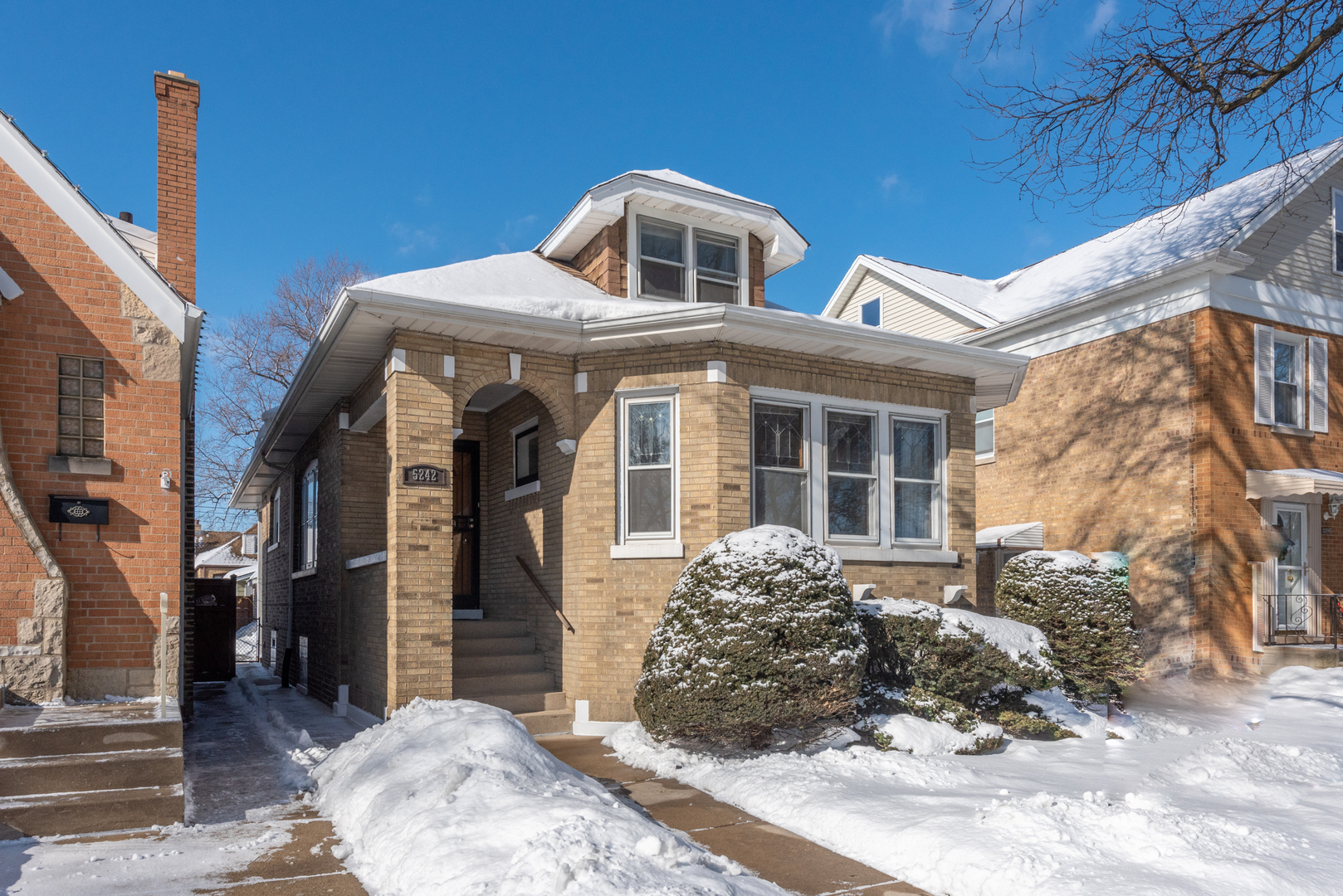 Property Photo:  5242 N Marmora Avenue  IL 60630 