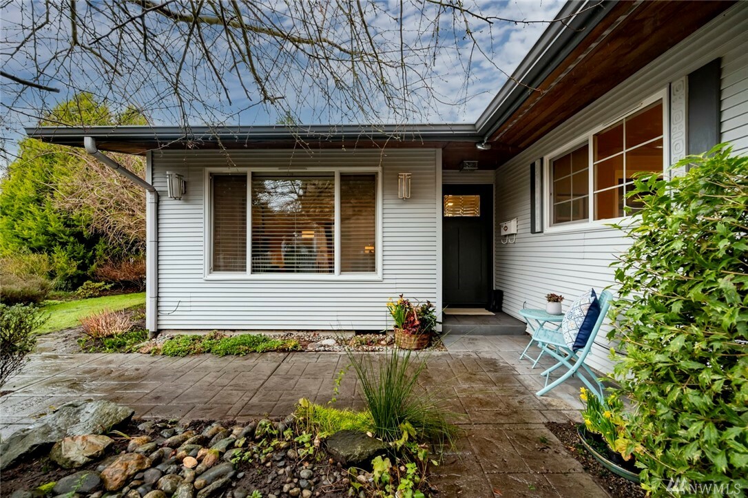 Property Photo:  4518 NE 171st St  WA 98155 