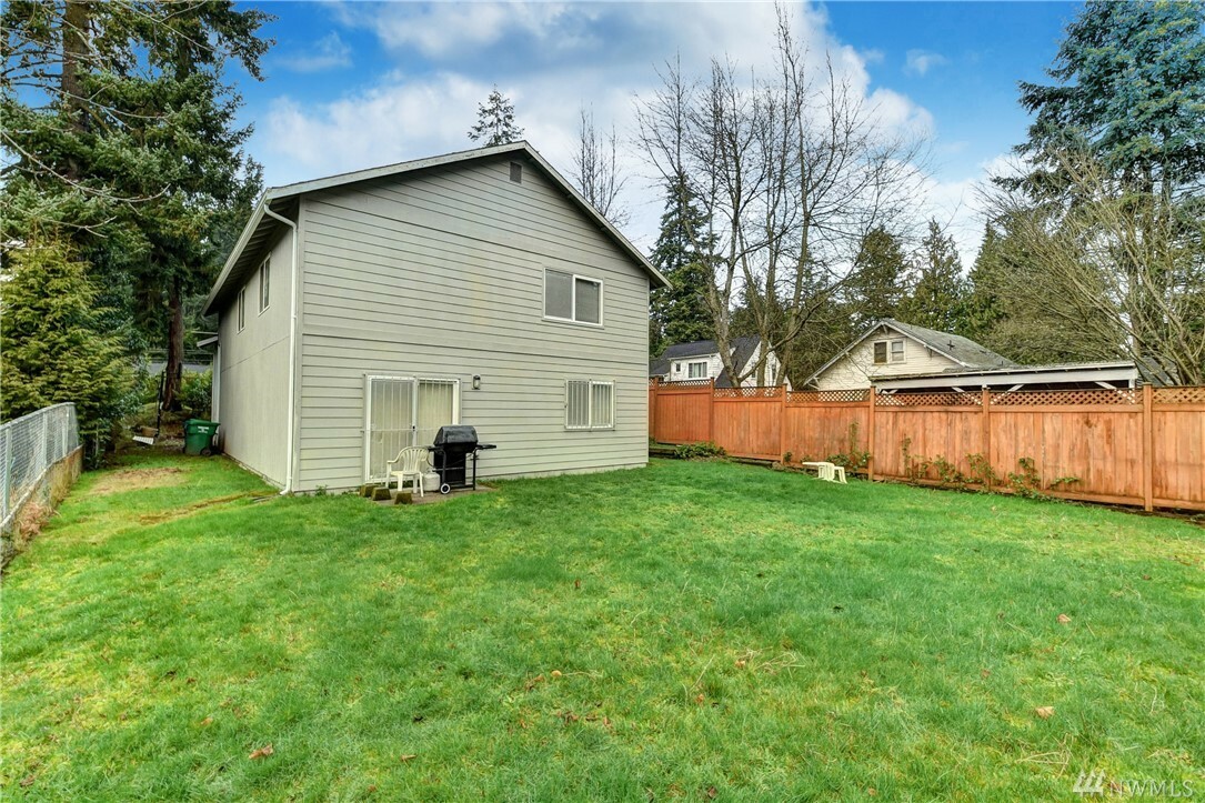 Property Photo: 613 N 145th St WA 98133