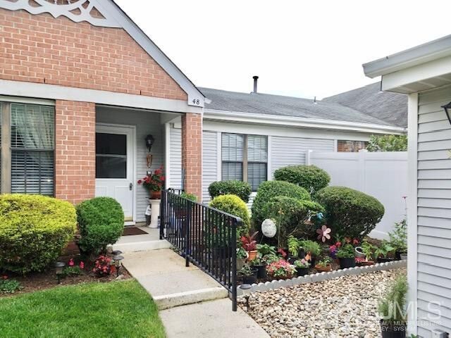 Property Photo:  48 Wycoff Way E 48  NJ 08816 