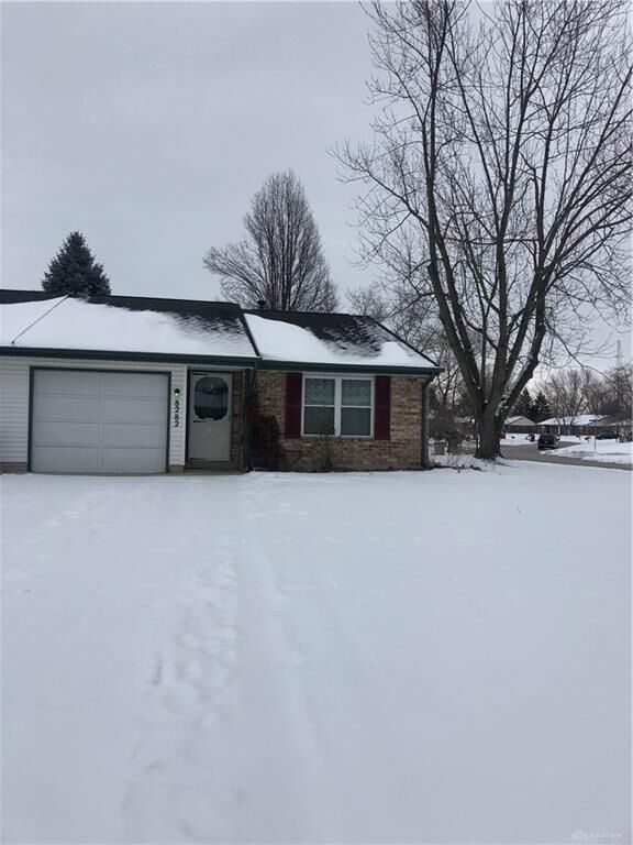 Property Photo: 8282 Glen Oaks Court OH 45424