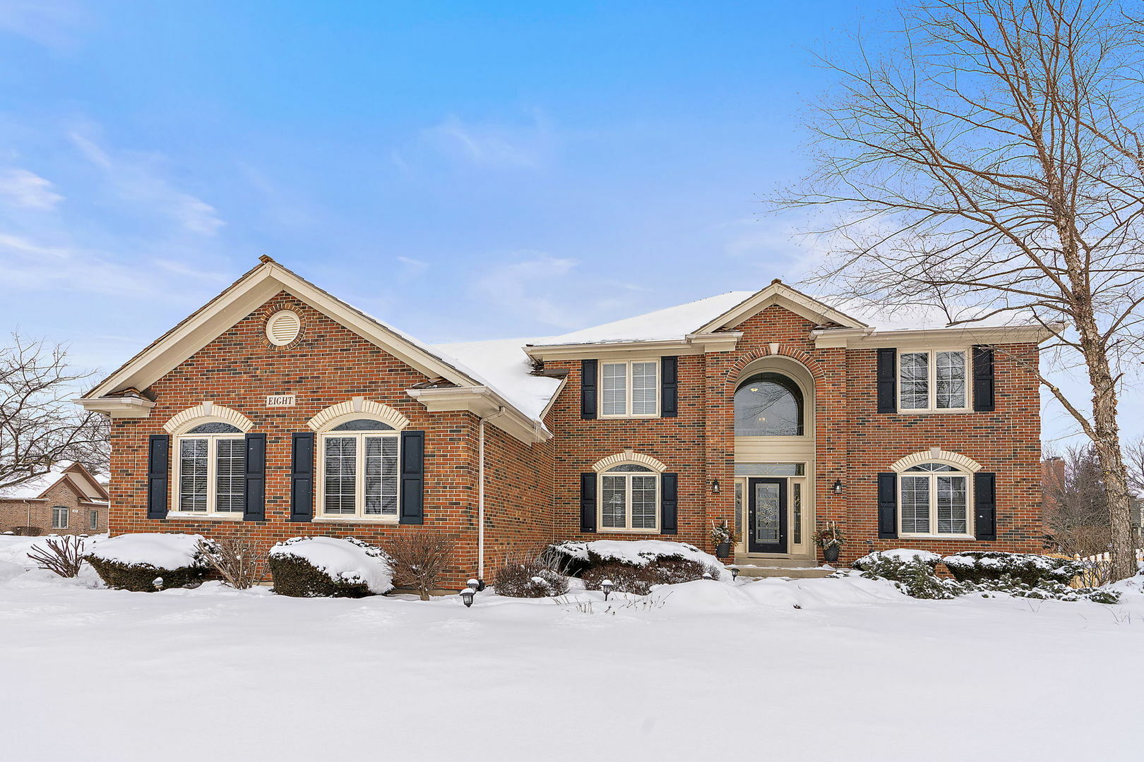 Property Photo: 8 Persimmon Lane IL 60177