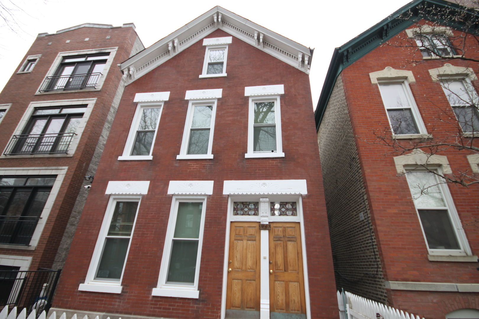 Property Photo: 878 N Hermitage Avenue 1 IL 60622