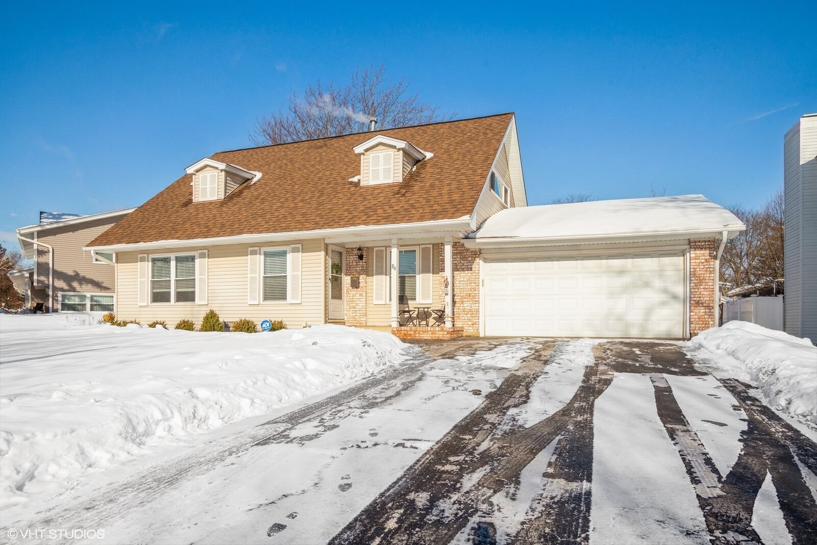Property Photo:  84 Lonsdale Road  IL 60007 