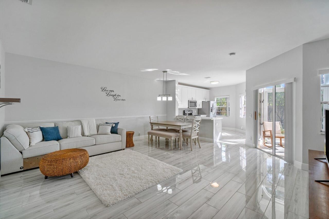 Property Photo:  6526 Via Regina  FL 33433 