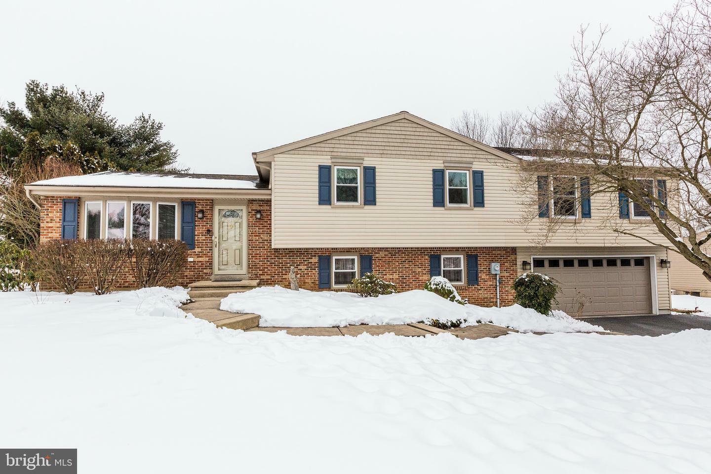 Property Photo:  135 Spring Meadow Lane  PA 17582 