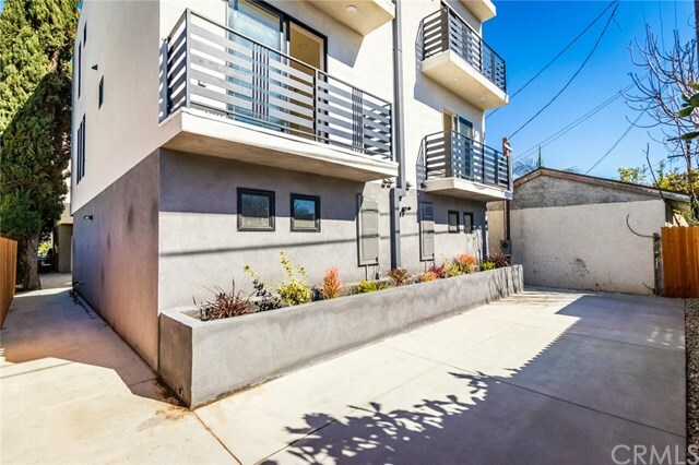 Property Photo:  5422 Smiley Drive  CA 90016 
