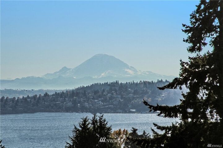 Property Photo:  5207 S Willow Street  WA 98118 