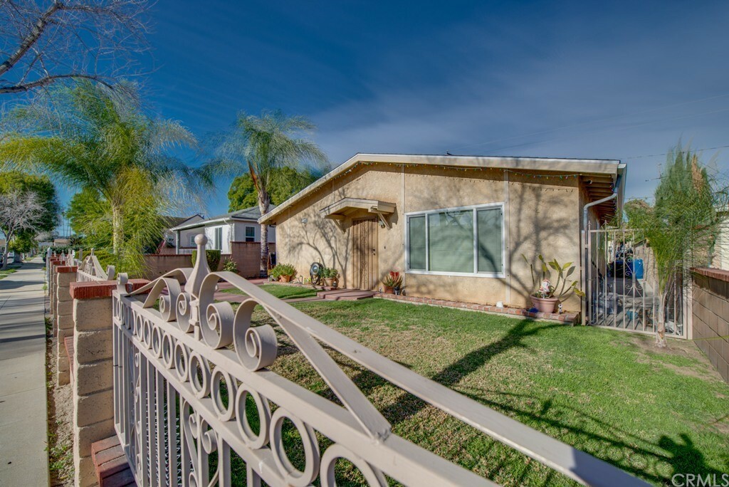 Property Photo:  707 Griffith Street  CA 91340 