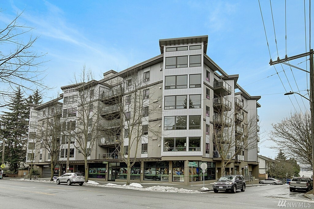 Property Photo:  5001 California Ave SW 304  WA 98136 