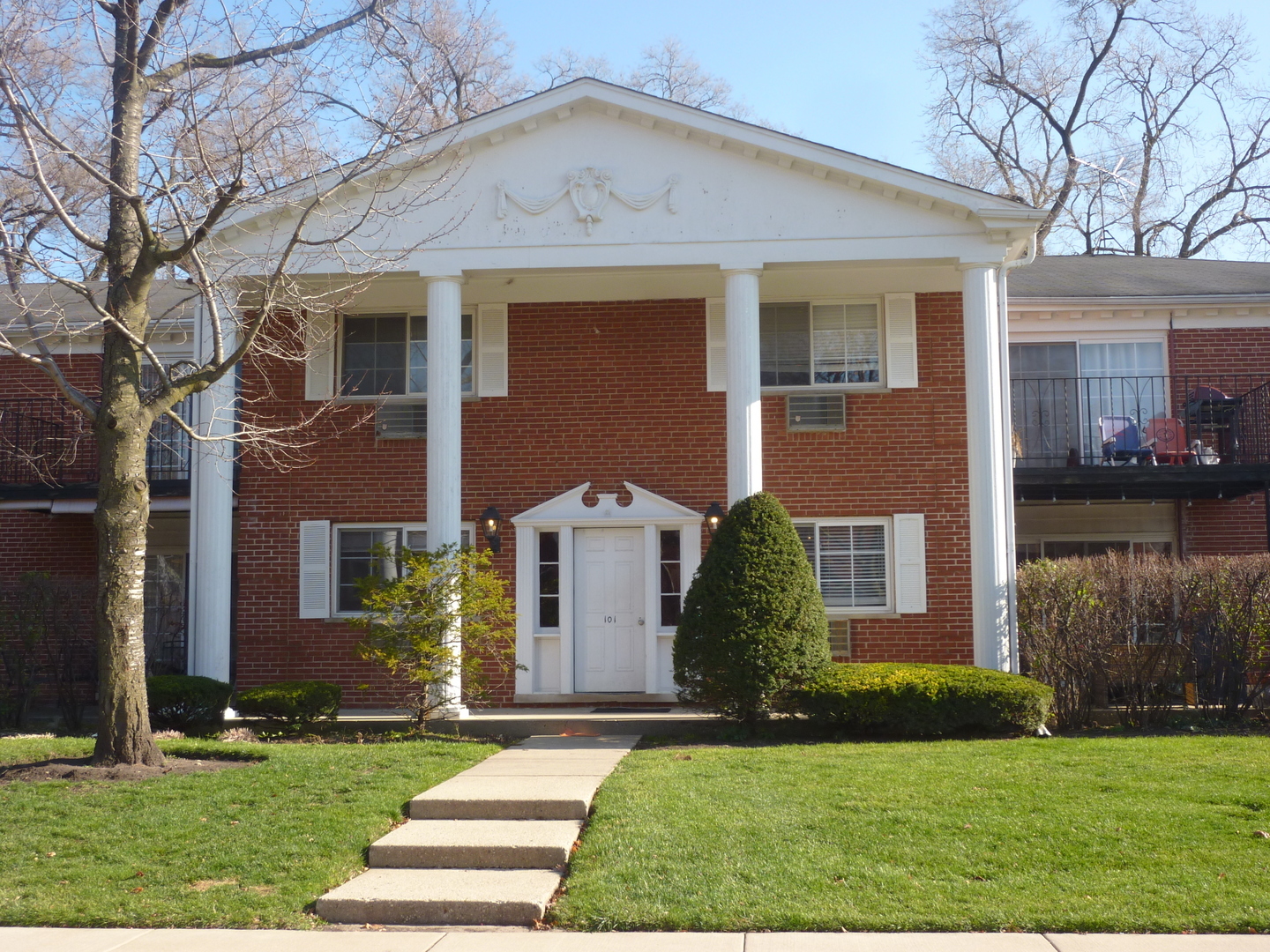 Property Photo: 101 N Lincoln Lane 1-A IL 60004