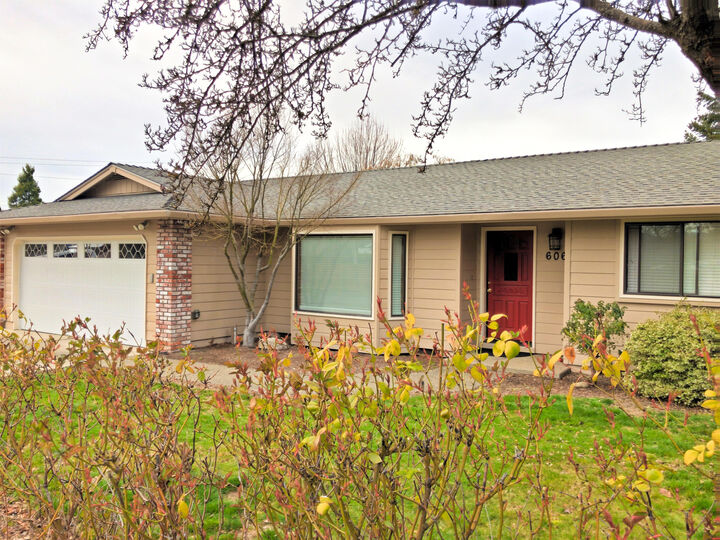 606 Golf View Drive  Medford OR 97504 photo