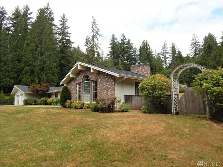 Property Photo: 23616 NE 45th Place WA 98053